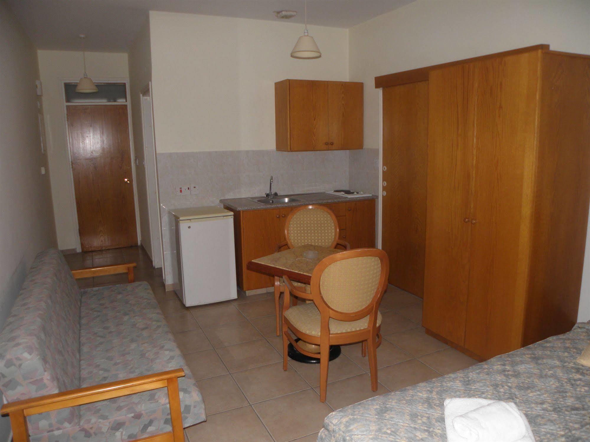 Valana Hotel Apartments Limassol Ngoại thất bức ảnh
