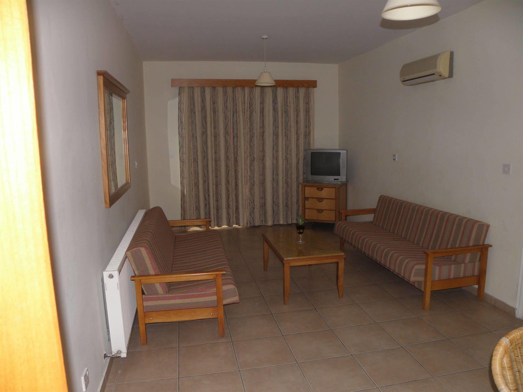 Valana Hotel Apartments Limassol Ngoại thất bức ảnh