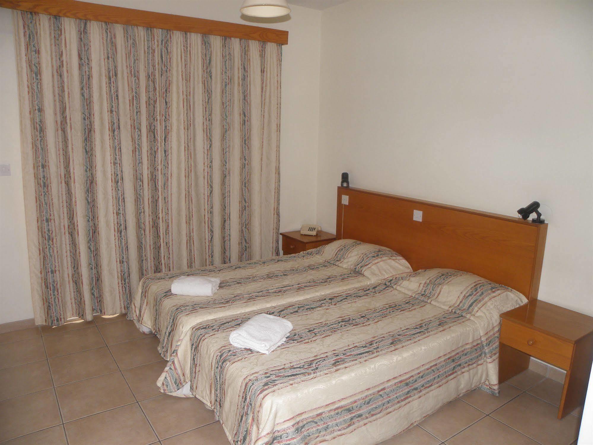 Valana Hotel Apartments Limassol Ngoại thất bức ảnh